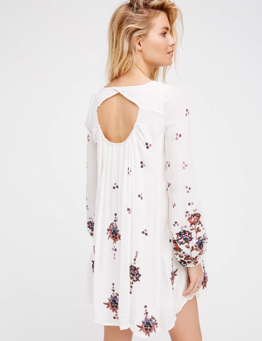 Loose embroidery classic dress