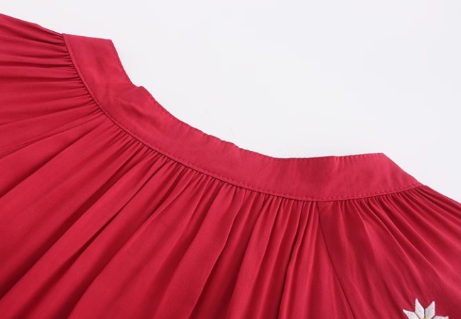 Loose embroidery red dress