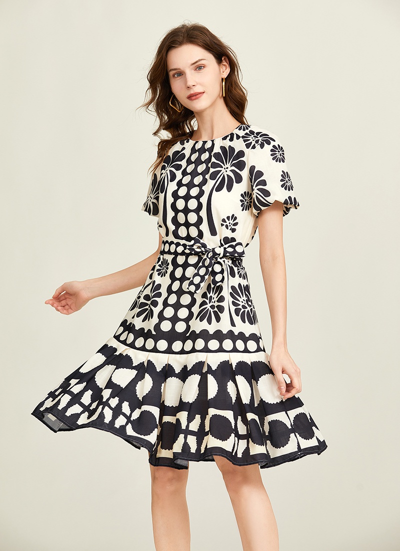 Classic summer lantern sleeve pinched waist dress