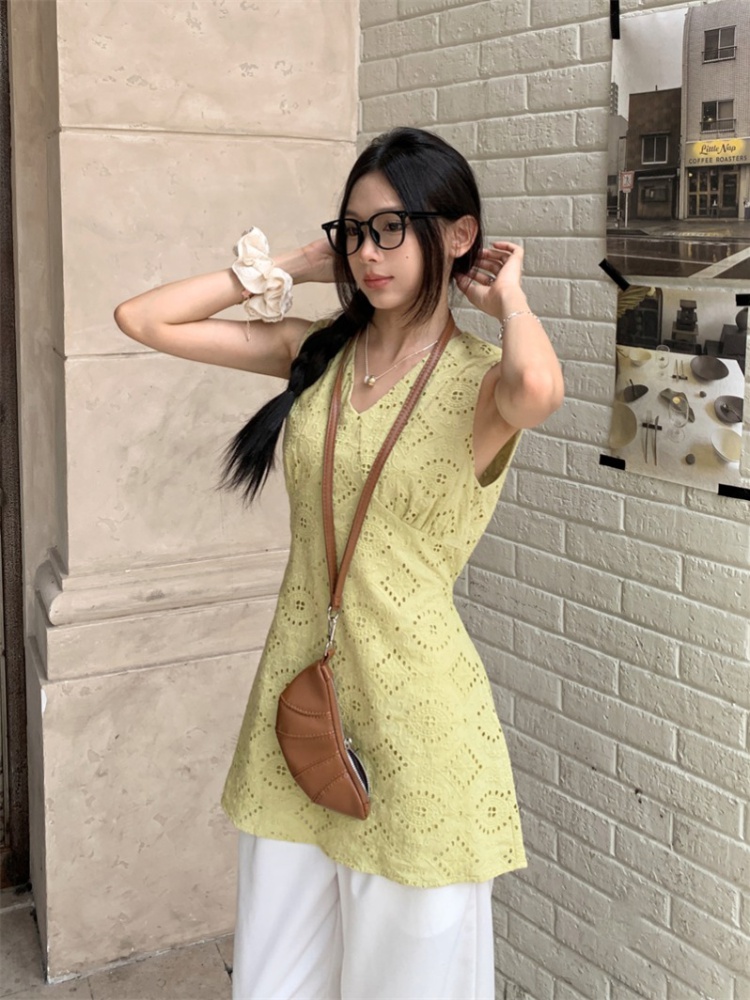 Sleeveless pinched waist embroidery shirt hollow long tops