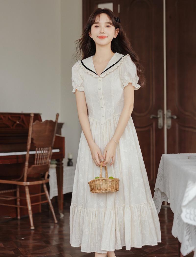 Pinched waist maiden college style embroidery dress