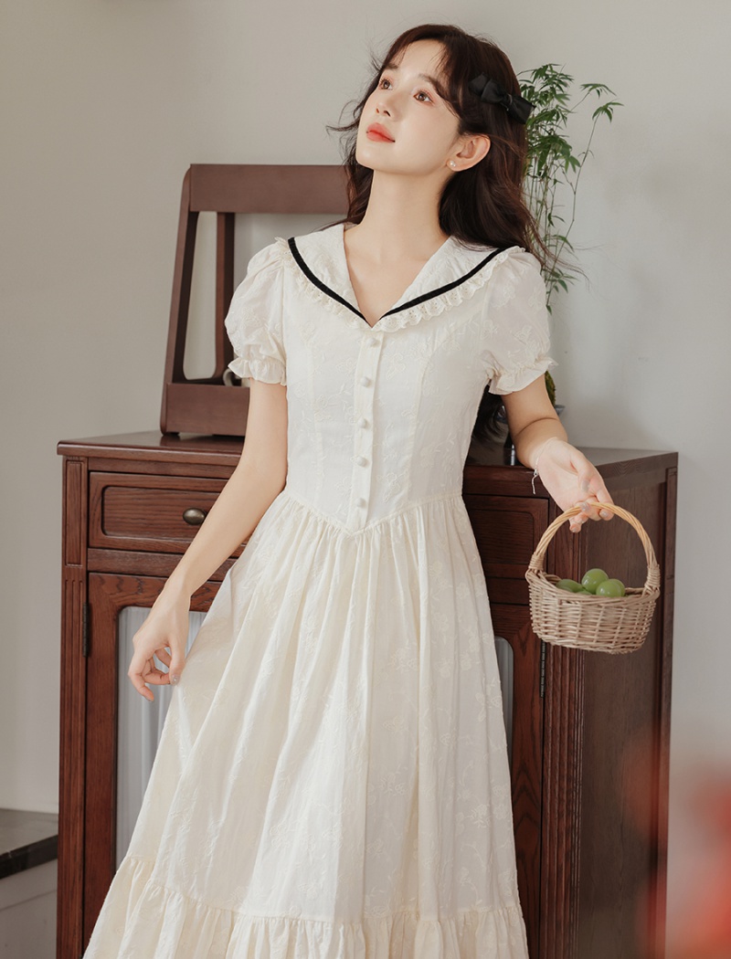 Pinched waist maiden college style embroidery dress