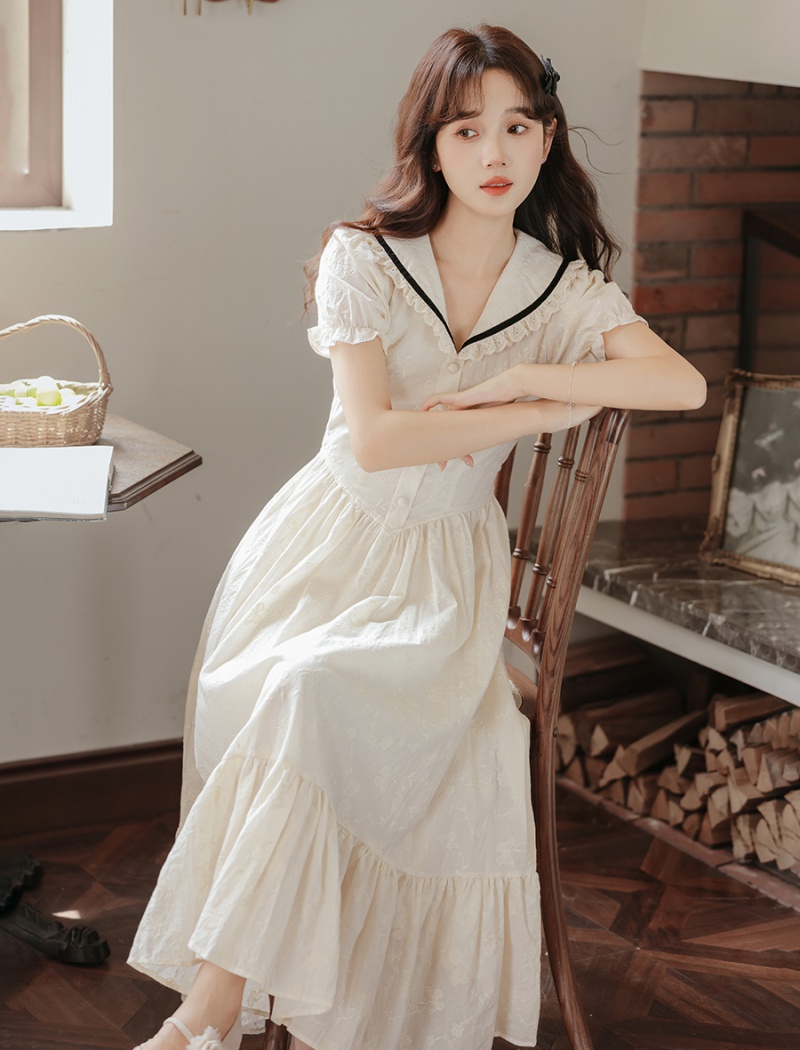 Pinched waist maiden college style embroidery dress