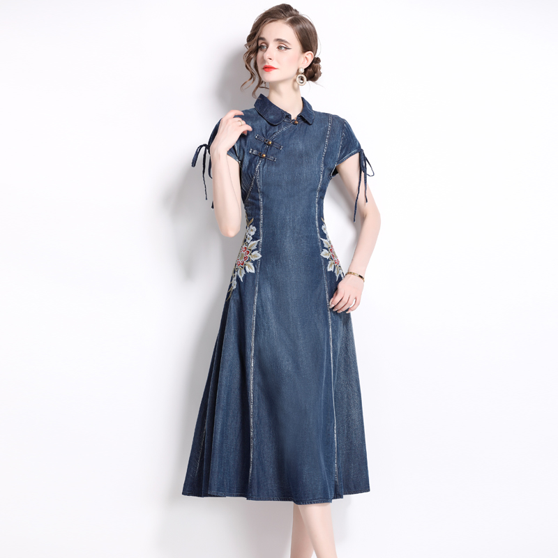 Slim Chinese style binding embroidered lapel dress