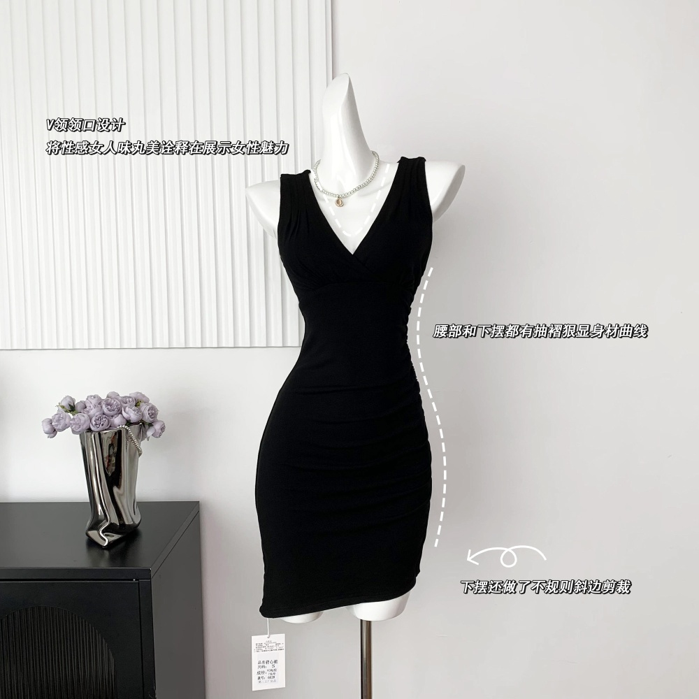 Sexy sling fold V-neck package hip curve enticement dress