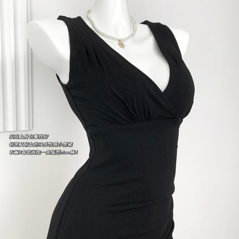 Sexy sling fold V-neck package hip curve enticement dress