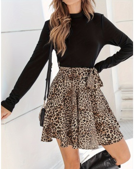 Round neck leopard A-line high waist slim skirt