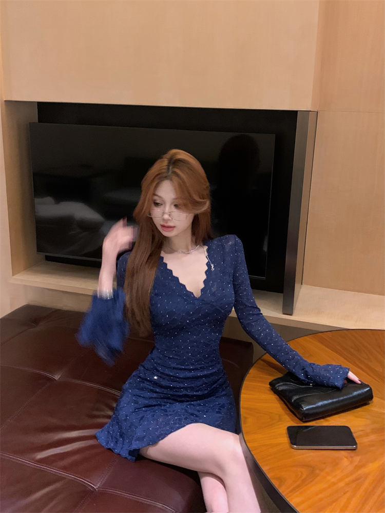 Long sleeve enticement V-neck vest sexy lace speaker dress