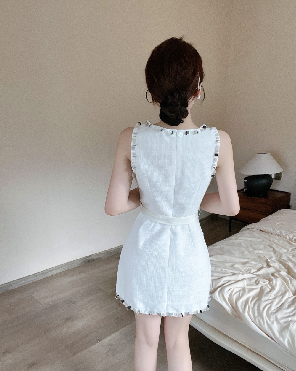 Sequins sleeveless niche white light luxury dress