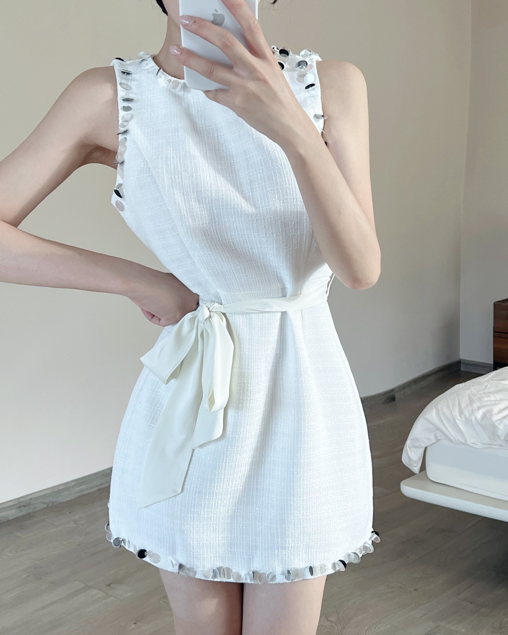 Sequins sleeveless niche white light luxury dress