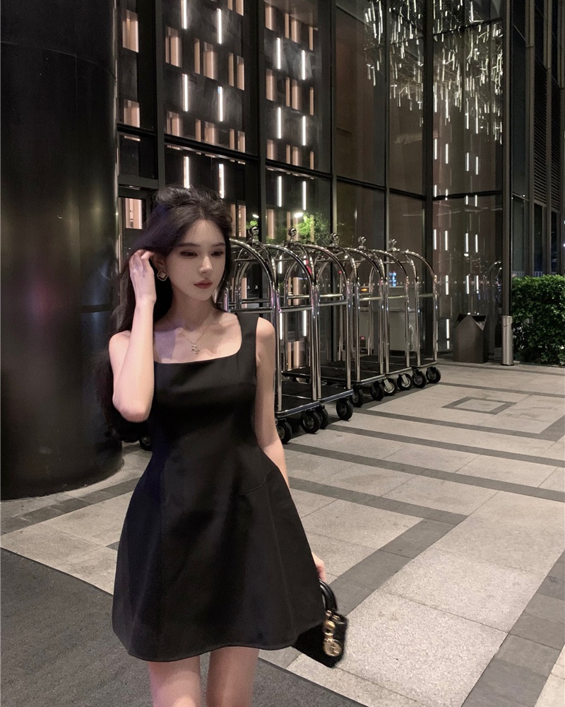 Pinched waist Hepburn style sling dress