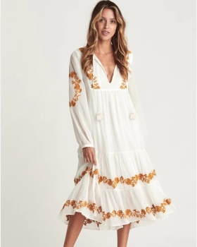 Niche loose embroidery dress