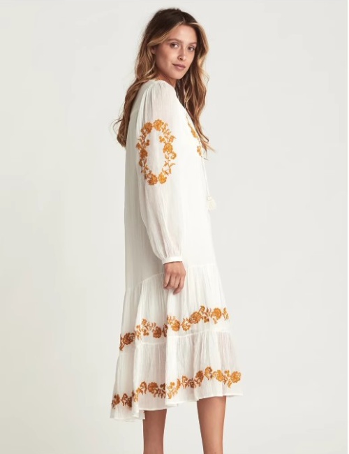 Niche loose embroidery dress