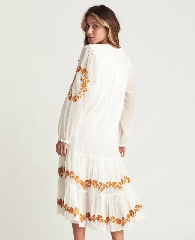 Niche loose embroidery dress