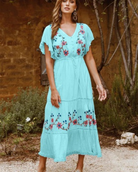 Embroidered flowers refinement vacation dress