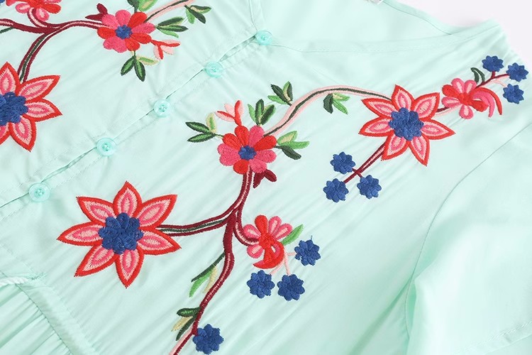 Embroidered flowers refinement vacation dress