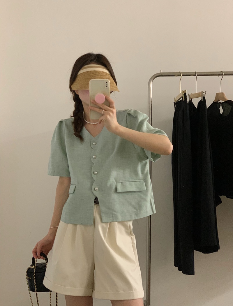 Short niche wavy edge tops chanelstyle pearl buckle coat