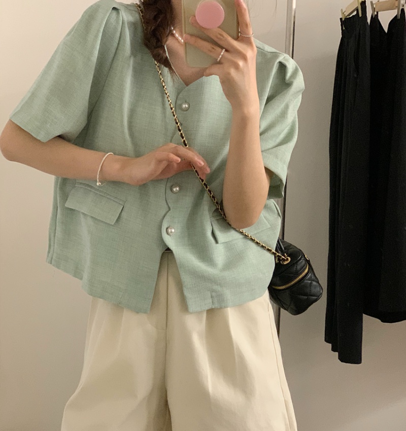 Short niche wavy edge tops chanelstyle pearl buckle coat