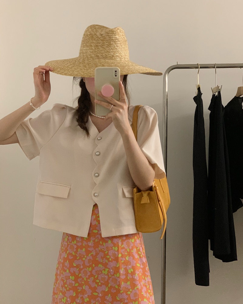 Short niche wavy edge tops chanelstyle pearl buckle coat