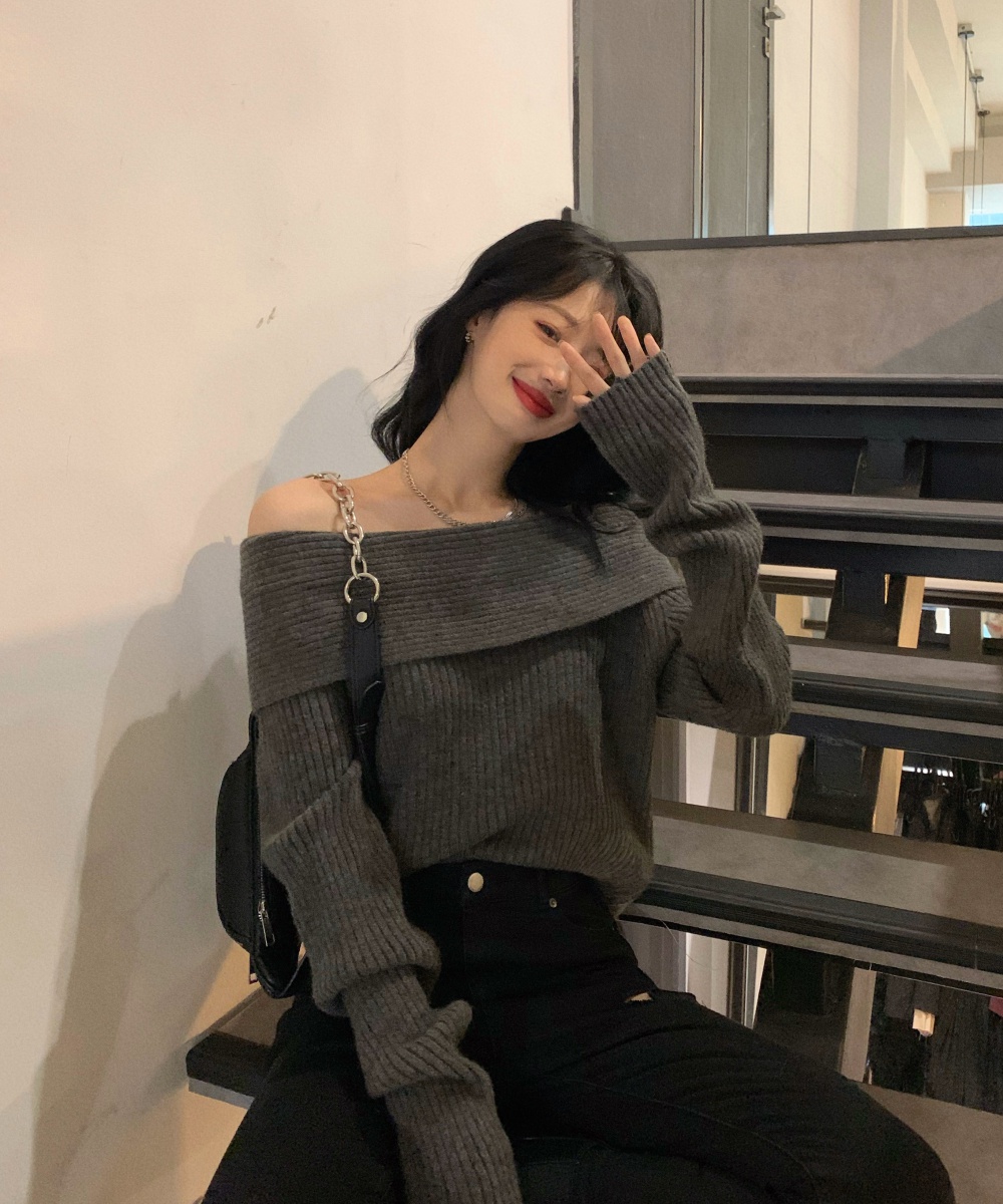 Flat shoulder autumn and winter tops black sweater