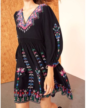 Embroidery lined Bohemian style dress