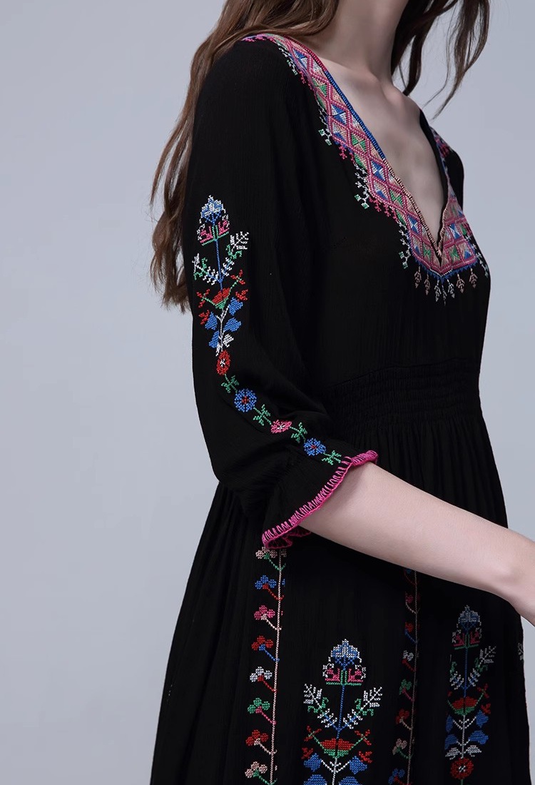 Embroidery lined Bohemian style dress