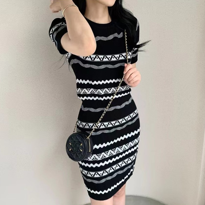 Fashion Korean style knitted mixed colors skirt a set