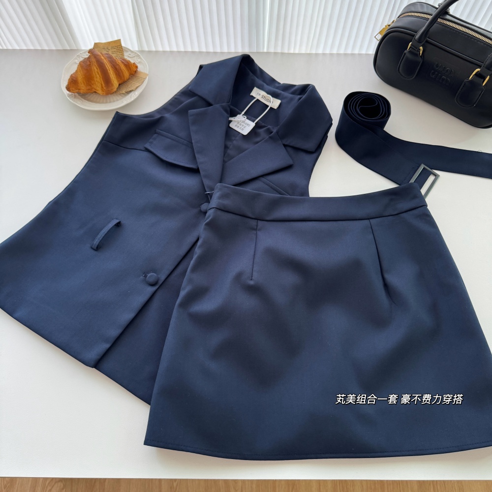 Navy-blue pinched waist vest A-line waistcoat