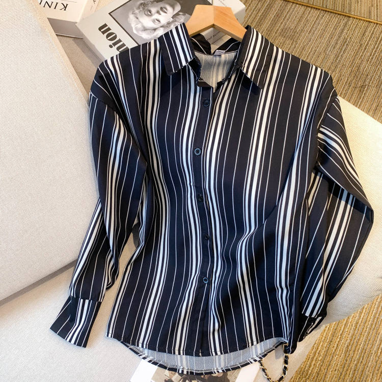 Vertical stripes autumn retro loose shirt for women