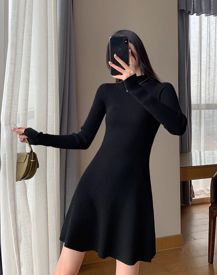 Short knitted dress inside the ride overcoat for women