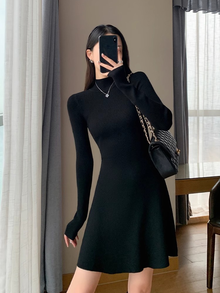 Short knitted dress inside the ride overcoat for women