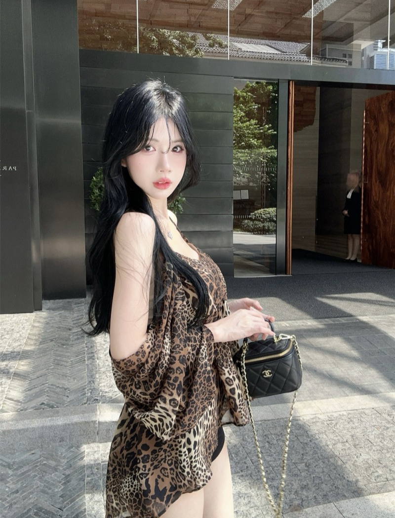 Strapless slim spicegirl leopard sling V-neck shirt