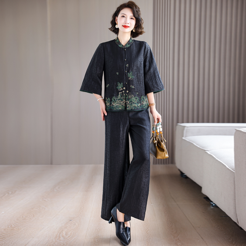 Real silk summer Chinese style embroidery tops a set