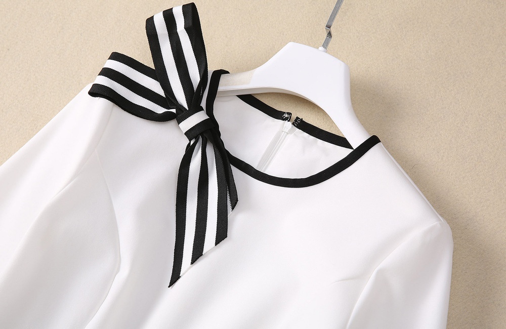 Round neck pinched waist bow dress for women