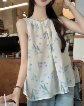 Sleeveless wears outside vest refreshing tops for women