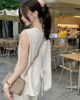 Show young Korean style minimalist vest for women