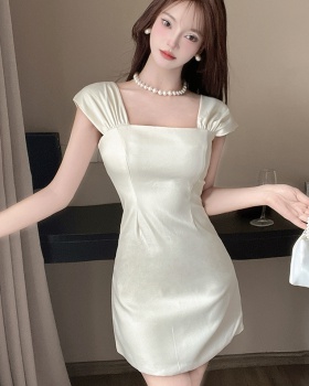 Pinched waist white T-back sexy package hip dress for women