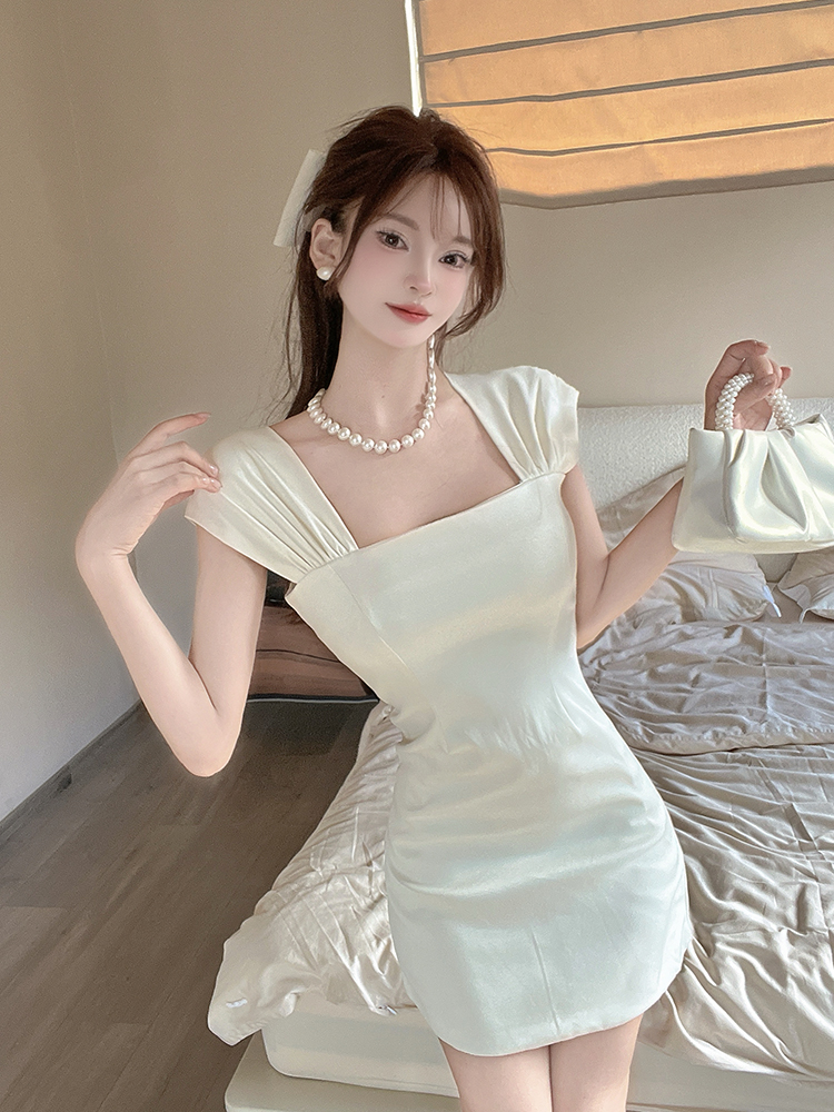 Pinched waist white T-back sexy package hip dress for women