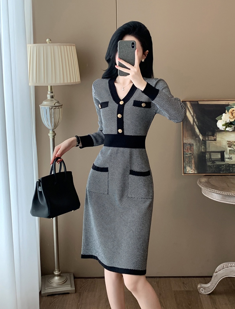 Slim temperament sweater dress long inside the ride dress