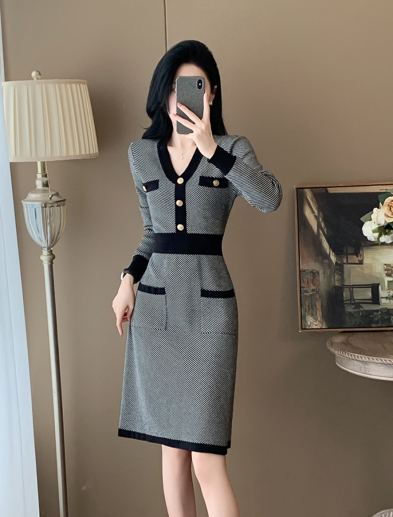 Slim temperament sweater dress long inside the ride dress