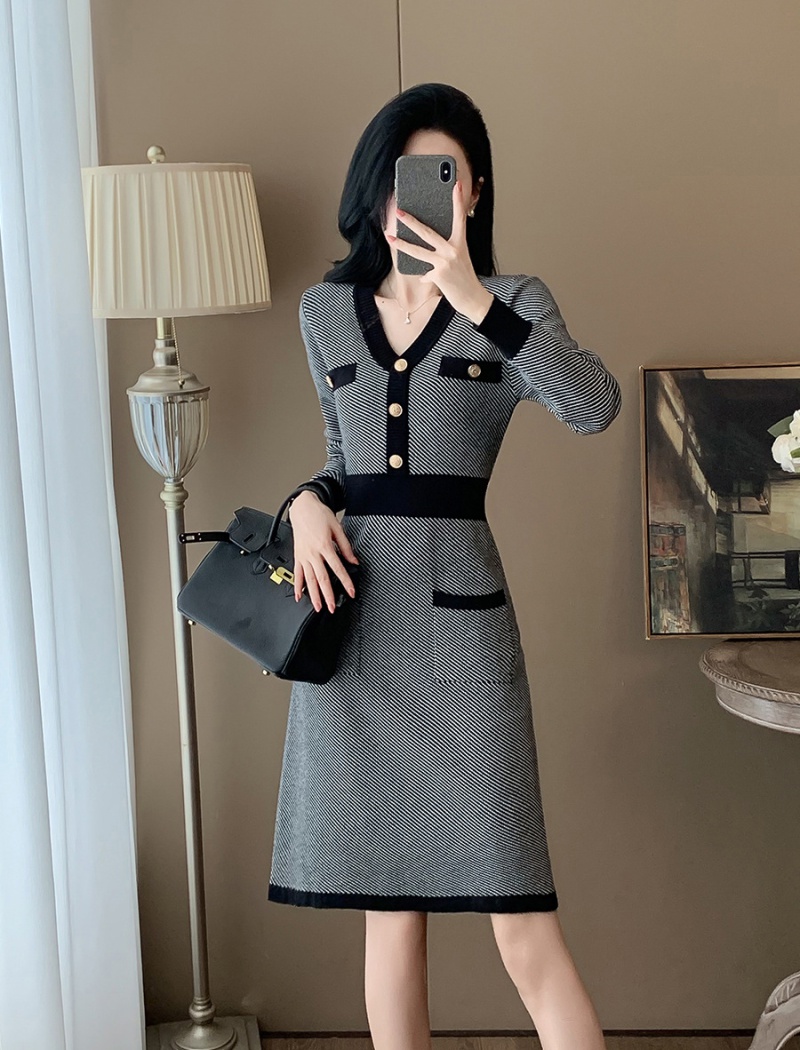 Slim temperament sweater dress long inside the ride dress