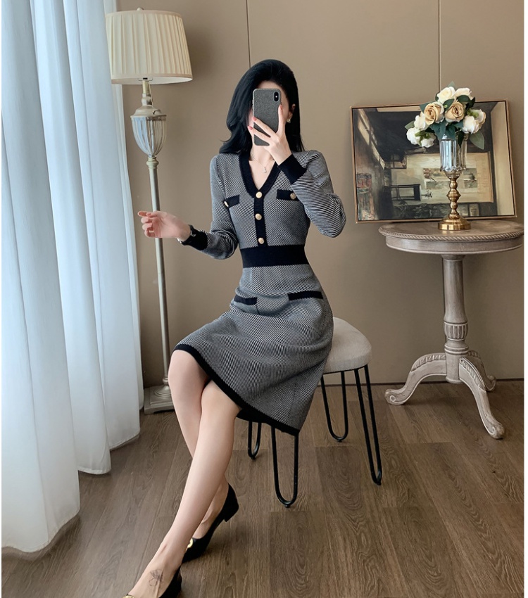 Slim temperament sweater dress long inside the ride dress