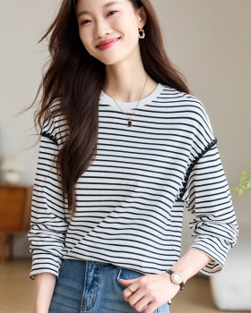 Round neck unique long sleeve mixed colors T-shirt for women