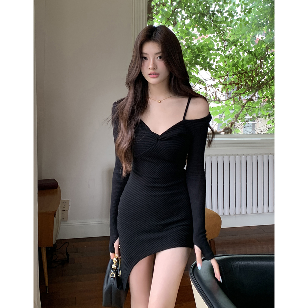 Black package hip pinched waist sexy V-neck dress