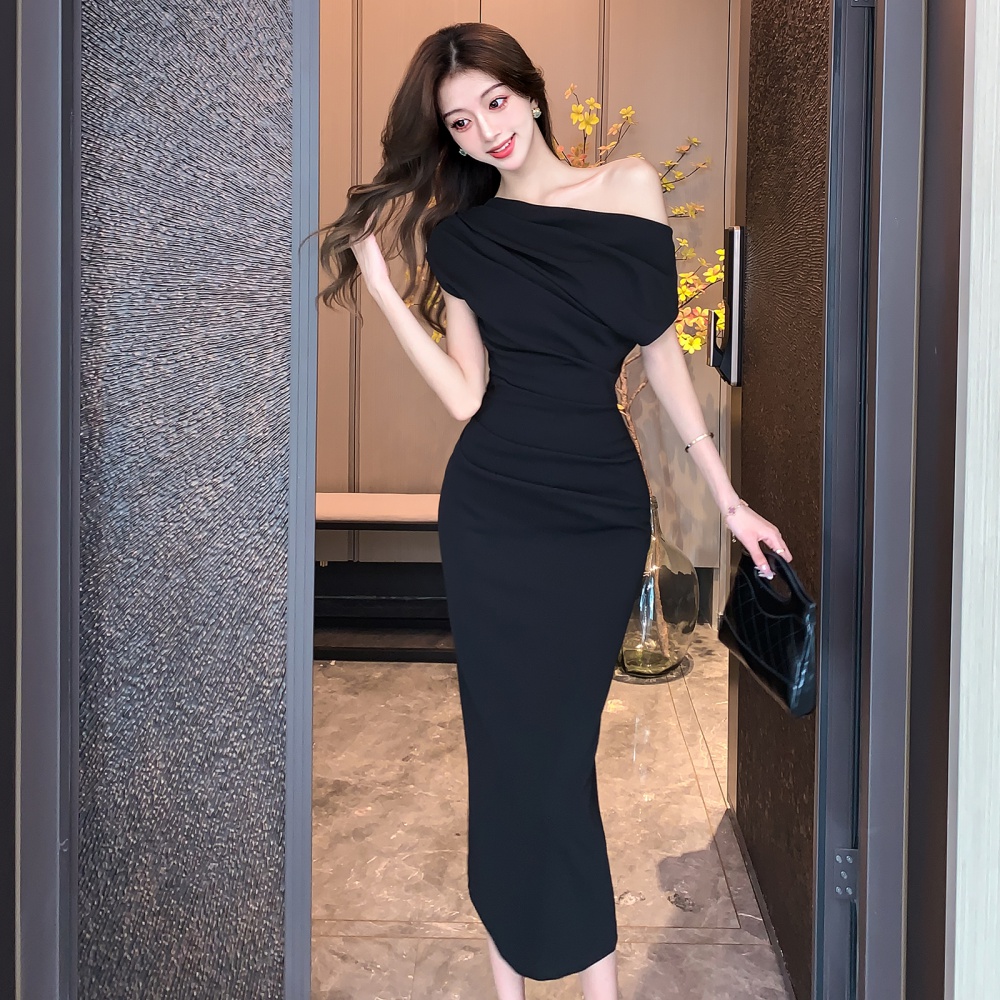 Sloping shoulder package hip pinched waist dress for women