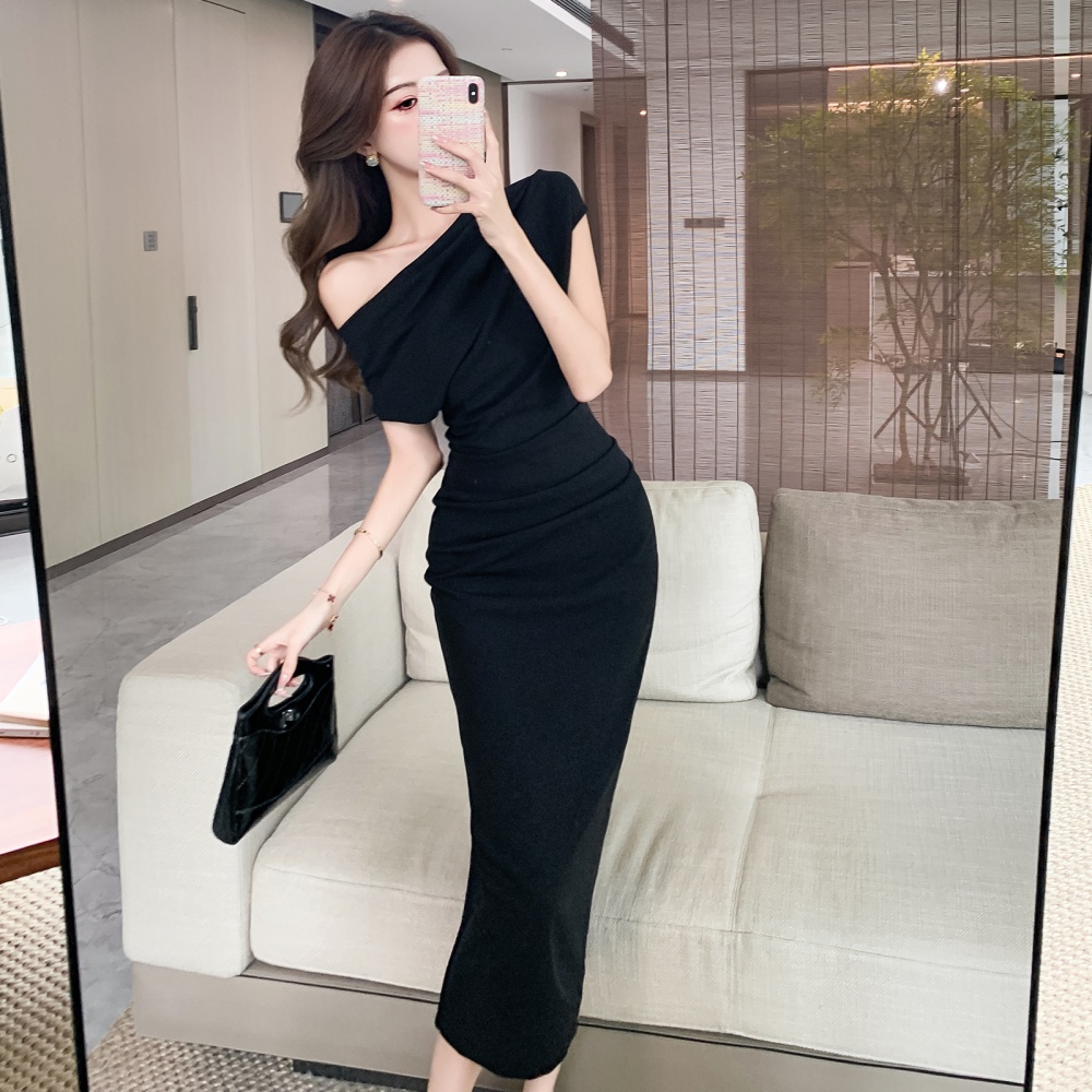 Sloping shoulder package hip pinched waist dress for women