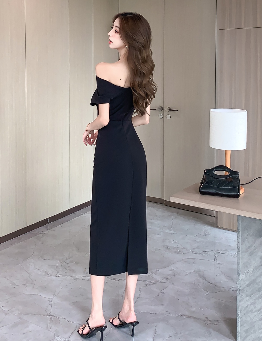 Sloping shoulder package hip pinched waist dress for women