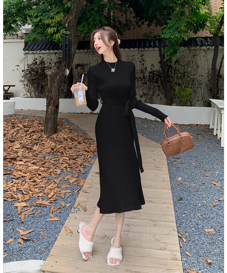 Half high collar knitted pleated dress for women