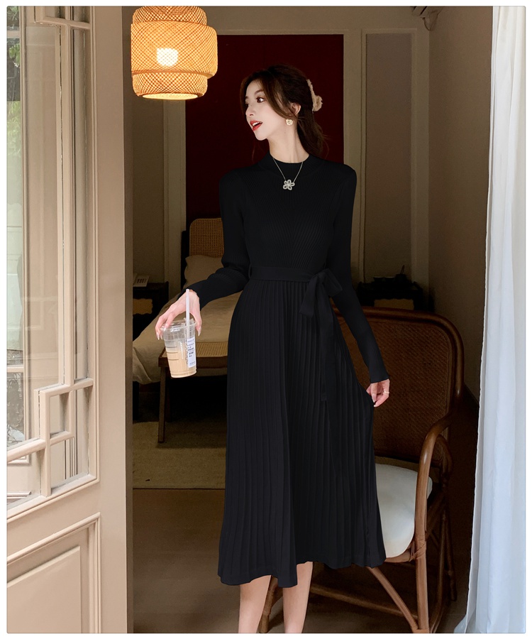 Half high collar knitted pleated dress for women