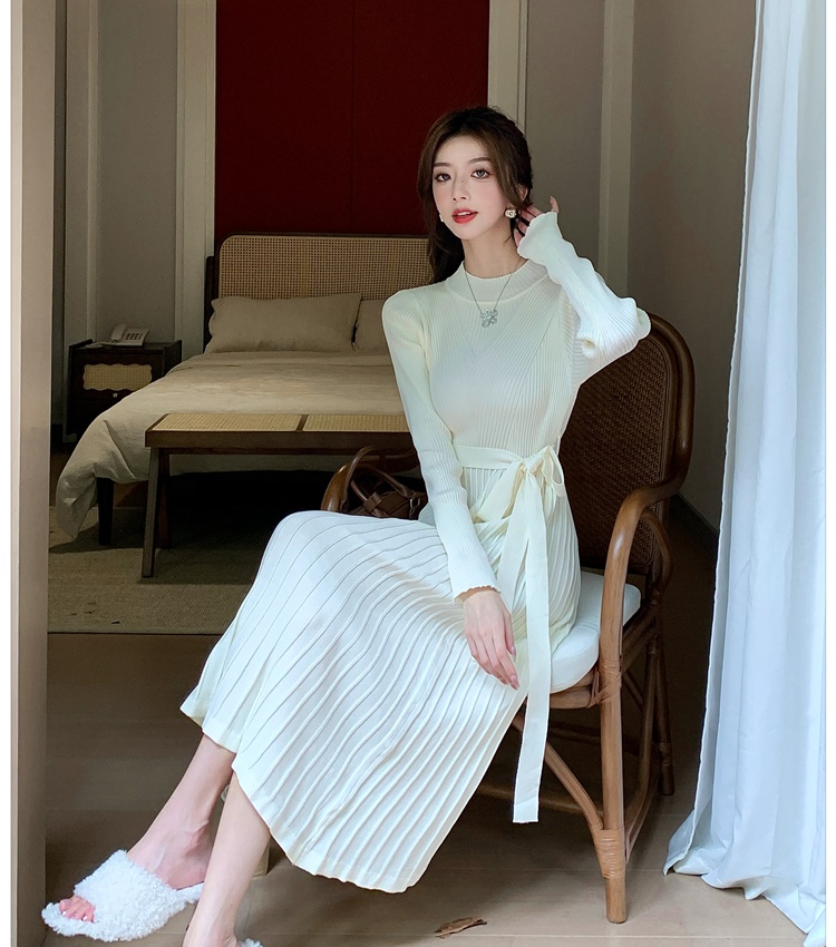 Half high collar knitted pleated dress for women